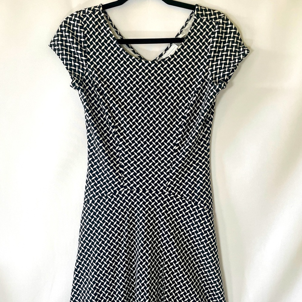 New York And Company Women's Size XS Shortsleeve Black Stretch Dress V Neck